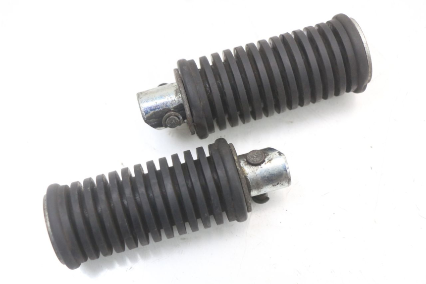 photo de ZESTAW TYLNYCH PODNÓŻKÓW SUZUKI VL INTRUDER 125 (2004 - 2007) - Widok główny