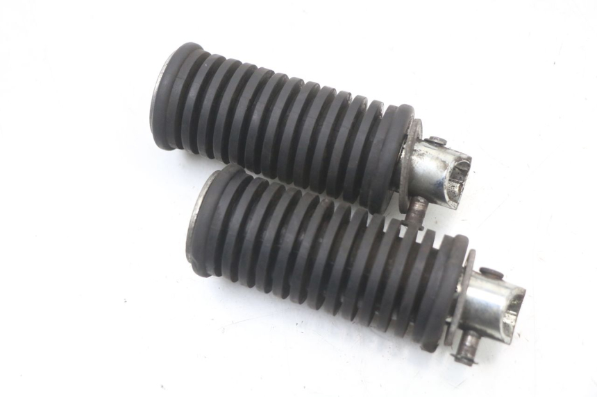 photo de ZESTAW TYLNYCH PODNÓŻKÓW SUZUKI VL INTRUDER 125 (2004 - 2007) - Inny kąt widzenia