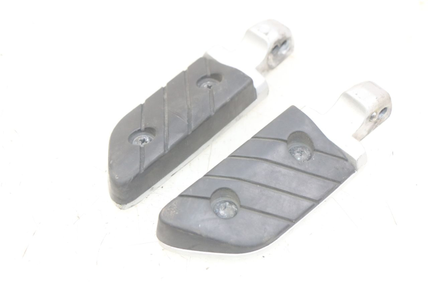 photo de ZESTAW TYLNYCH PODNÓŻKÓW YAMAHA X-CITY XCITY 125 (2007 - 2013) - Widok główny