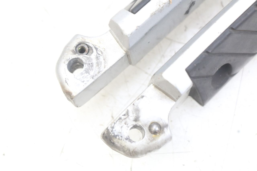 photo de ZESTAW TYLNYCH PODNÓŻKÓW YAMAHA X-CITY XCITY 125 (2007 - 2013) - Zoom stanu zużycia