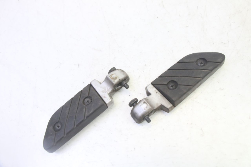 photo de ZESTAW TYLNYCH PODNÓŻKÓW YAMAHA X-CITY XCITY 125 (2007 - 2013) - Widok główny