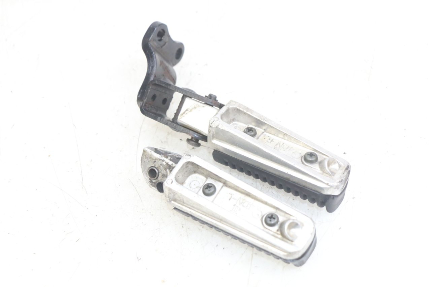 photo de ZESTAW TYLNYCH PODNÓŻKÓW YAMAHA X-MAX XMAX 250 (2006 - 2009) - Zoom stanu zużycia