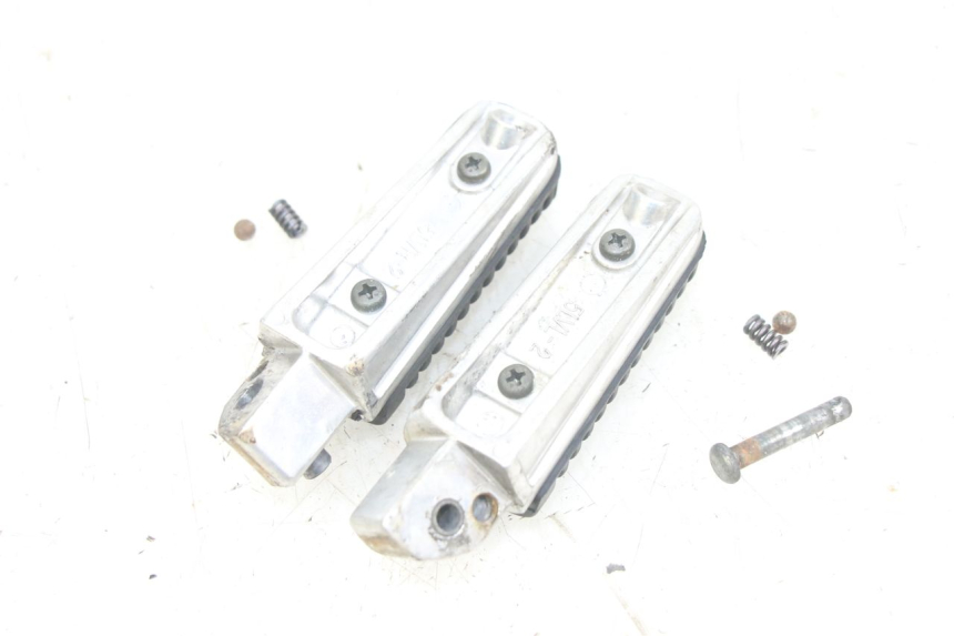 photo de ZESTAW TYLNYCH PODNÓŻKÓW YAMAHA X-MAX XMAX 250 (2006 - 2009) - Szczegół części