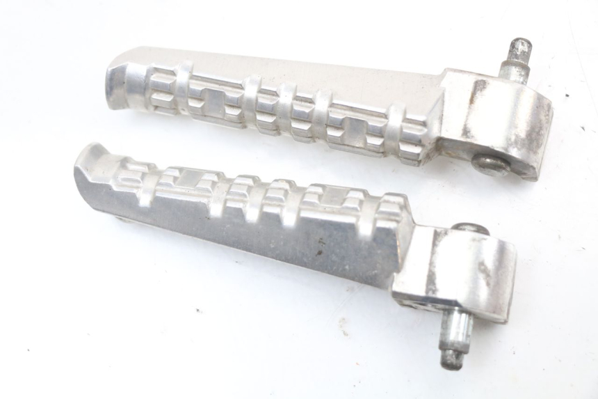 photo de ZESTAW TYLNYCH PODNÓŻKÓW YAMAHA X-MAX XMAX 125 (2010 - 2013) - Zoom stanu zużycia