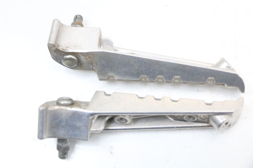 photo de ZESTAW TYLNYCH PODNÓŻKÓW YAMAHA X-MAX XMAX 125 (2010 - 2013) - Inny kąt widzenia