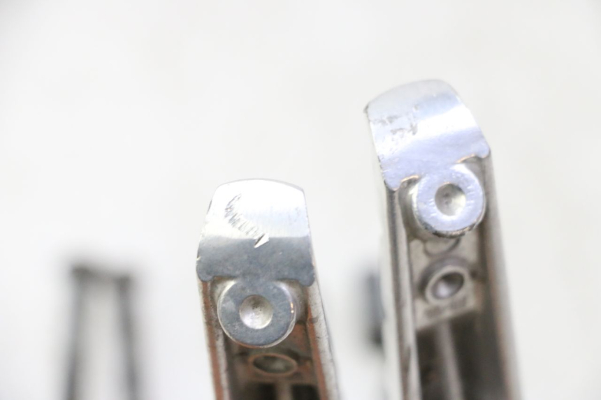 photo de ZESTAW TYLNYCH PODNÓŻKÓW YAMAHA X-MAX XMAX 125 (2010 - 2013) - Szczegół części