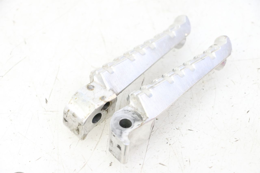 photo de ZESTAW TYLNYCH PODNÓŻKÓW YAMAHA X-MAX XMAX 125 (2010 - 2013) - Zoom stanu zużycia