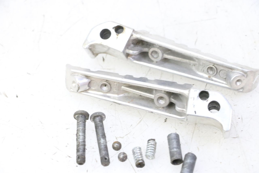 photo de ZESTAW TYLNYCH PODNÓŻKÓW YAMAHA X-MAX XMAX 125 (2010 - 2013) - Inny kąt widzenia