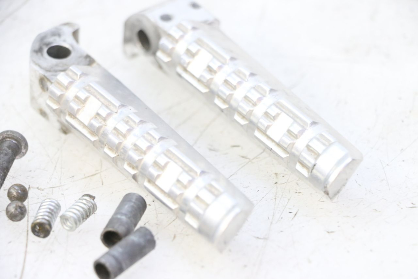 photo de ZESTAW TYLNYCH PODNÓŻKÓW YAMAHA X-MAX XMAX 125 (2010 - 2013) - Widok ogólny