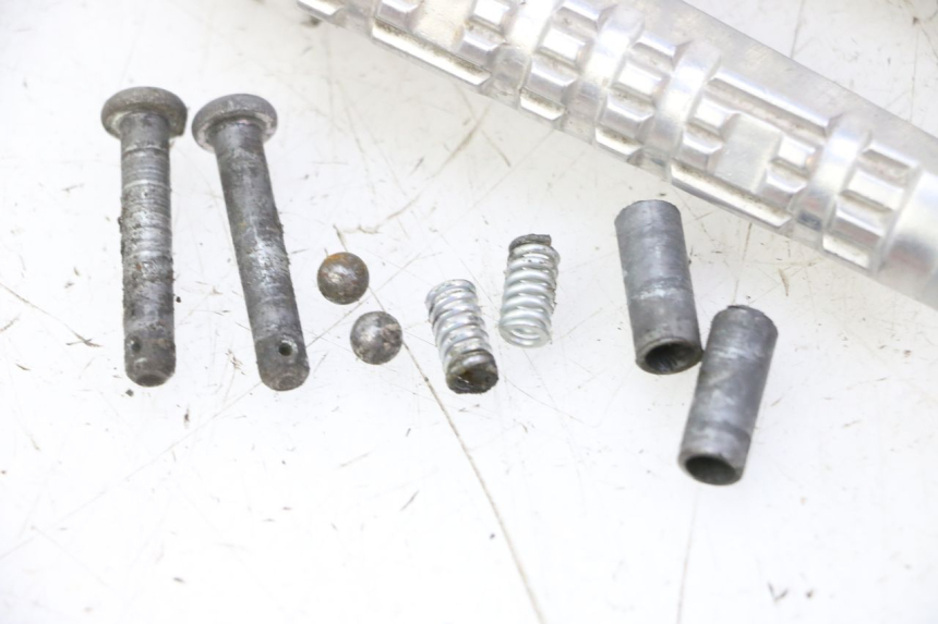 photo de ZESTAW TYLNYCH PODNÓŻKÓW YAMAHA X-MAX XMAX 125 (2010 - 2013) - Punkty mocowania