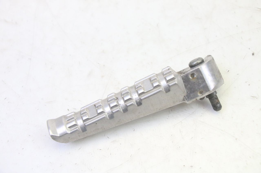 photo de ZESTAW TYLNYCH PODNÓŻKÓW YAMAHA X-MAX XMAX 125 (2010 - 2013) - Zbliżenie techniczne