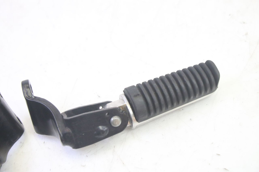 photo de ZESTAW TYLNYCH PODNÓŻKÓW YAMAHA XMAX X-MAX 125 (2006 - 2009) - Inny kąt widzenia