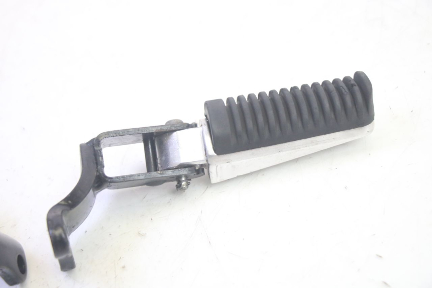 photo de ZESTAW TYLNYCH PODNÓŻKÓW YAMAHA XMAX X-MAX 125 (2006 - 2009) - Punkty mocowania