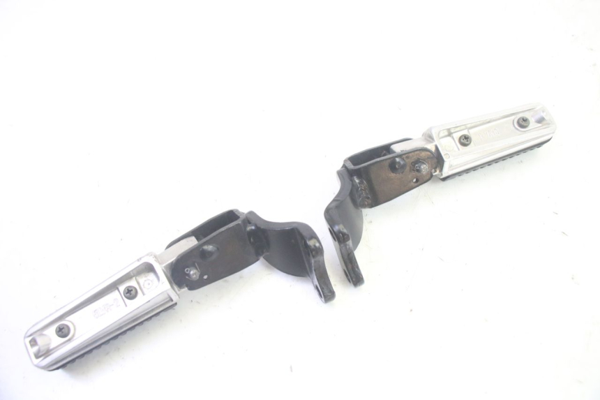 photo de ZESTAW TYLNYCH PODNÓŻKÓW YAMAHA XMAX X-MAX 125 (2006 - 2009) - Oznaczenia i referencje