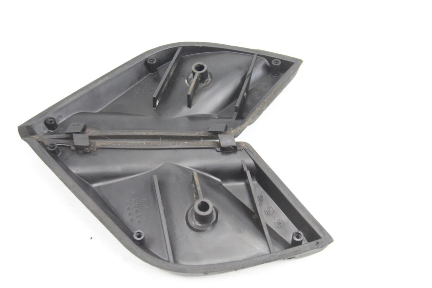 photo de ZESTAW TYLNYCH PODNÓŻKÓW PIAGGIO X9 EVOLUTION 125 (2003 - 2007) - Zbliżenie techniczne