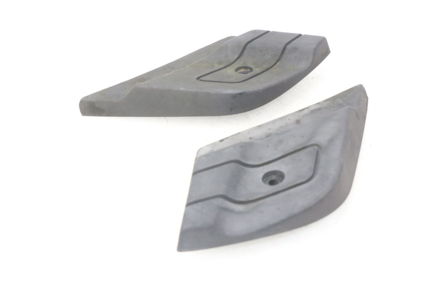 photo de ZESTAW TYLNYCH PODNÓŻKÓW PIAGGIO X9 EVOLUTION 125 (2003 - 2007) - Zoom stanu zużycia