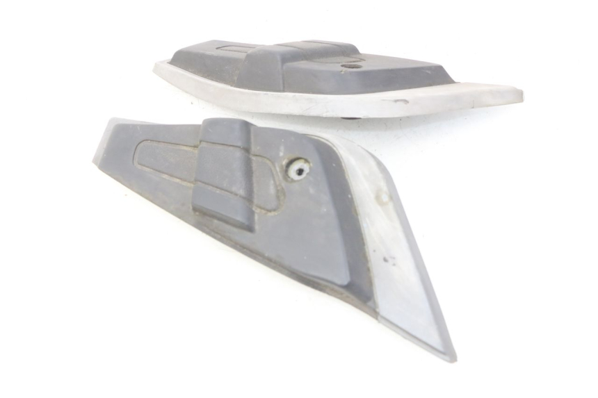 photo de ZESTAW TYLNYCH PODNÓŻKÓW PIAGGIO X9 EVOLUTION 500 (2003 - 2005) - Inny kąt widzenia