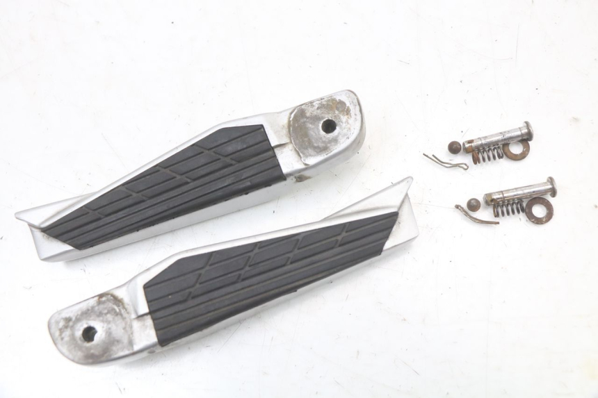 photo de ZESTAW TYLNYCH PODNÓŻKÓW KYMCO XCITING 250 (2006 - 2009) - Widok główny