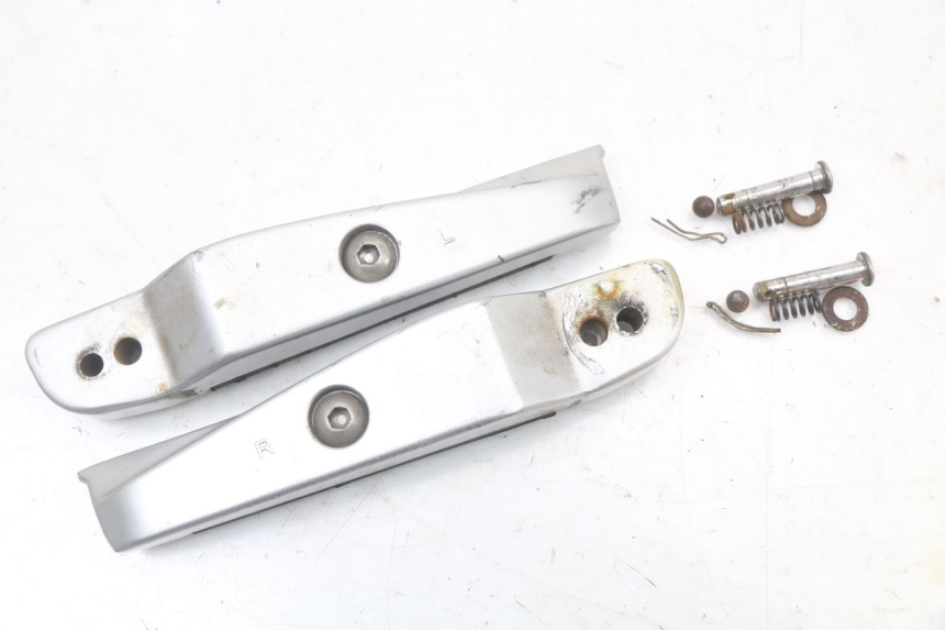 photo de ZESTAW TYLNYCH PODNÓŻKÓW KYMCO XCITING 250 (2006 - 2009) - Szczegół części