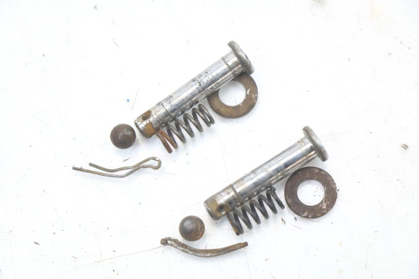 photo de ZESTAW TYLNYCH PODNÓŻKÓW KYMCO XCITING 250 (2006 - 2009) - Zoom stanu zużycia