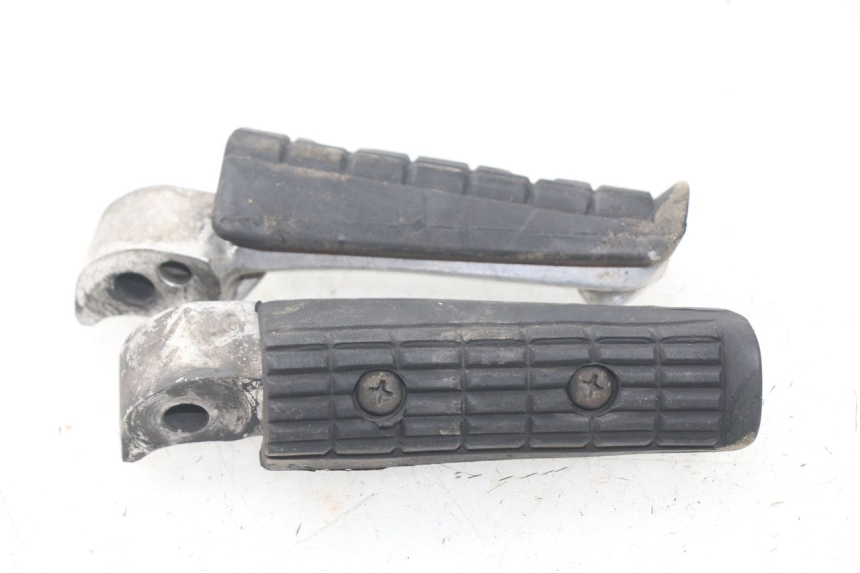 photo de ZESTAW TYLNYCH PODNÓŻKÓW YAMAHA XJ600 XJ DIVERSION 600 (1992 - 1997) - Zbliżenie techniczne