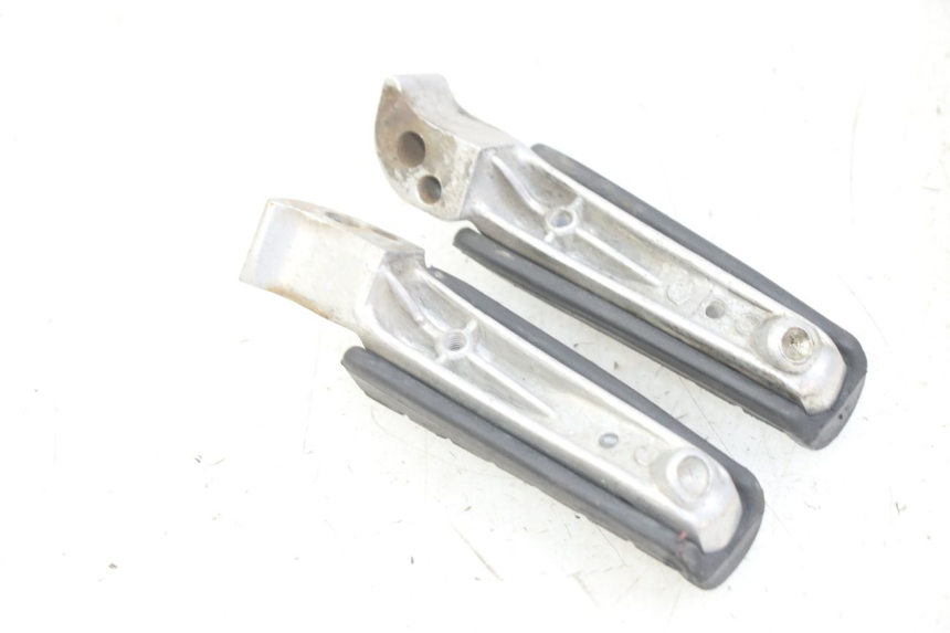 photo de ZESTAW TYLNYCH PODNÓŻKÓW YAMAHA XJN DIVERSION 600 (2000 - 2003) - Zoom stanu zużycia