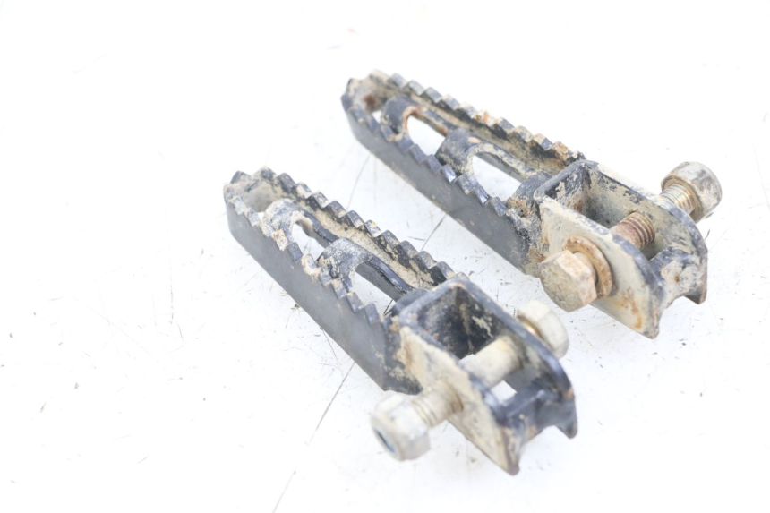 photo de ZESTAW TYLNYCH PODNÓŻKÓW PEUGEOT XP6 50 (1997 - 2003) - Inny kąt widzenia