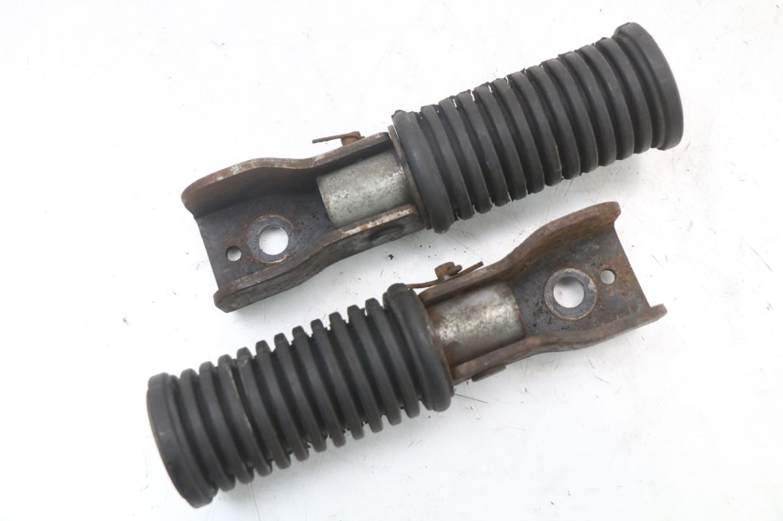 photo de ZESTAW TYLNYCH PODNÓŻKÓW SYM XS 125 (2007 - 2016) - Szczegół części