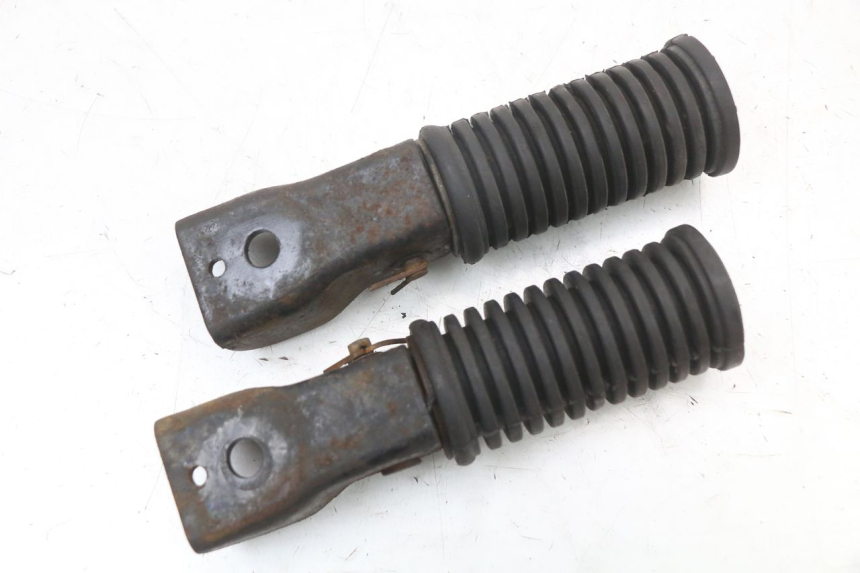 photo de ZESTAW TYLNYCH PODNÓŻKÓW SYM XS 125 (2007 - 2016) - Inny kąt widzenia