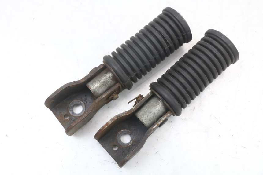 photo de ZESTAW TYLNYCH PODNÓŻKÓW SYM XS 125 (2007 - 2016) - Zbliżenie techniczne