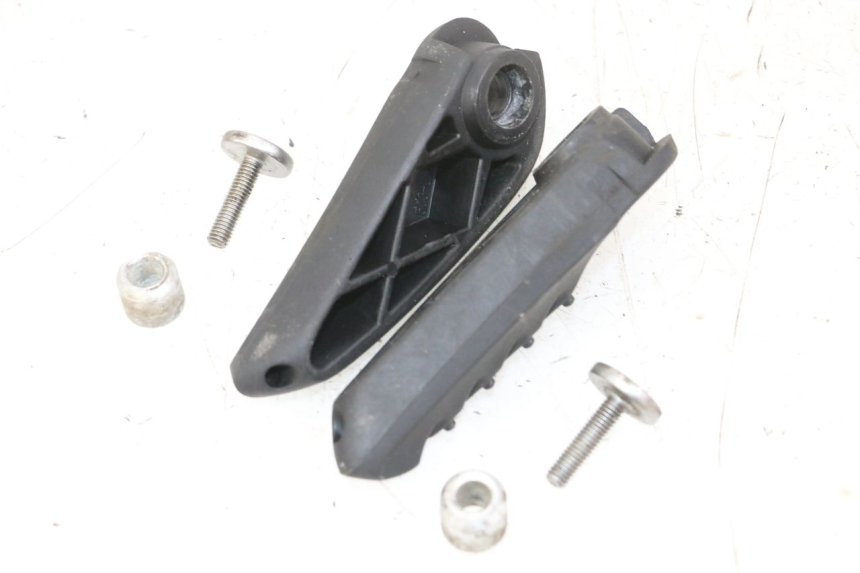 photo de ZESTAW TYLNYCH PODNÓŻKÓW YAMAHA NEOS NEO'S 4T 50 (2008 - 2016) - Inny kąt widzenia