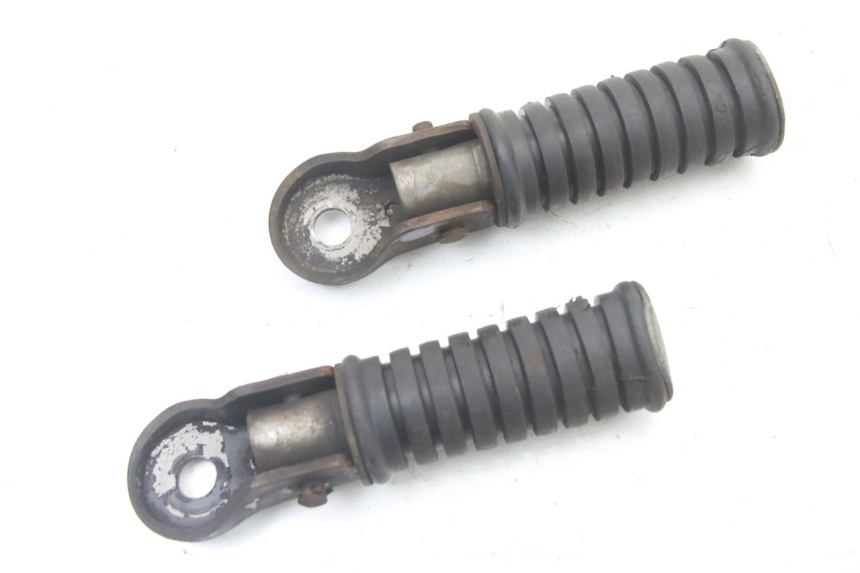 photo de ZESTAW TYLNYCH PODNÓŻKÓW YAMAHA SR 125 (1982 - 2003) - Zbliżenie techniczne