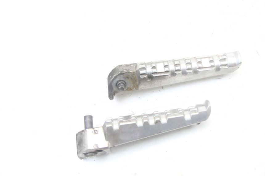 photo de ZESTAW TYLNYCH PODNÓŻKÓW YAMAHA YP X-MAX XMAX 400 (2014 - 2017) - Zoom stanu zużycia