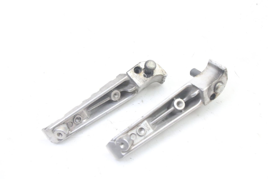 photo de ZESTAW TYLNYCH PODNÓŻKÓW YAMAHA YP X-MAX XMAX 400 (2014 - 2017) - Zbliżenie techniczne