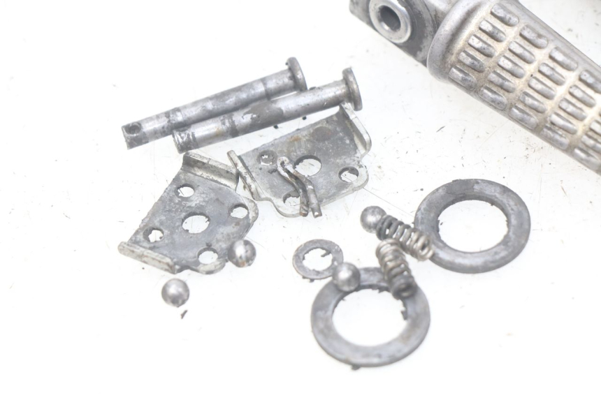 photo de ZESTAW TYLNYCH PODNÓŻKÓW KAWASAKI Z S 750 (2003 - 2006) - Zbliżenie techniczne