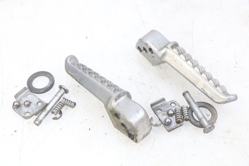 photo de ZESTAW TYLNYCH PODNÓŻKÓW KAWASAKI Z 750 (2007 - 2013) - Szczegół części