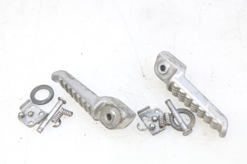 photo de ZESTAW TYLNYCH PODNÓŻKÓW KAWASAKI Z 750 (2007 - 2013) - Zoom stanu zużycia