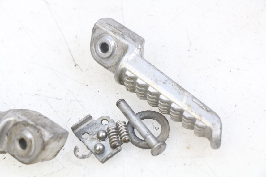 photo de ZESTAW TYLNYCH PODNÓŻKÓW KAWASAKI Z 750 (2007 - 2013) - Inny kąt widzenia