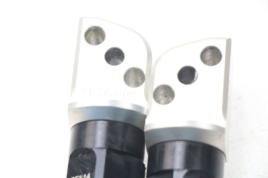 photo de ZESTAW TYLNYCH PODNÓŻKÓW KAWASAKI Z Z900 900 (2017 - 2019) - Szczegół części