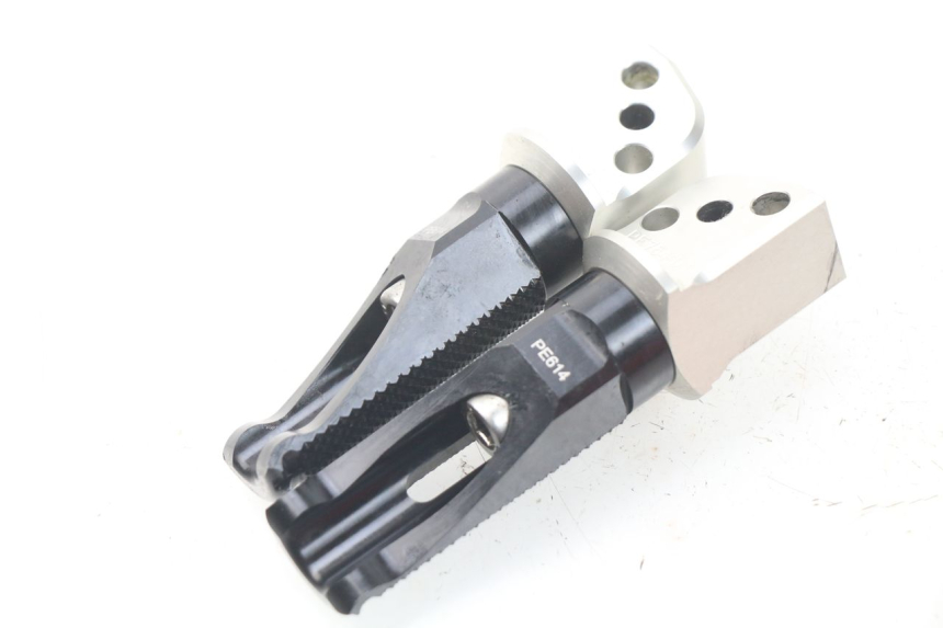 photo de ZESTAW TYLNYCH PODNÓŻKÓW KAWASAKI Z Z900 900 (2017 - 2019) - Zoom stanu zużycia