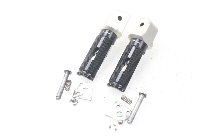 photo de ZESTAW TYLNYCH PODNÓŻKÓW KAWASAKI Z Z900 900 (2017 - 2019) - Stan powierzchni