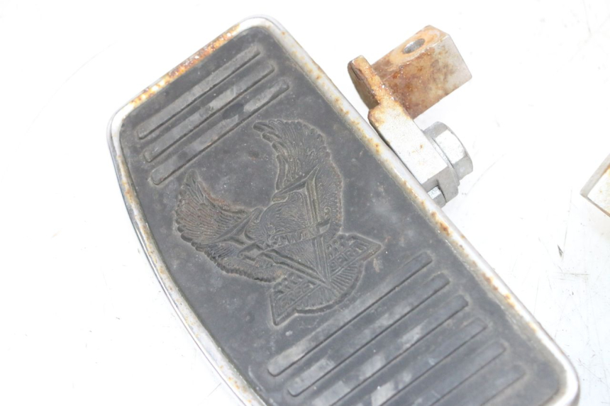 photo de ZESTAW PRZEDNICH PODNÓŻKÓW HYOSUNG GV AQUILA 125 (2000 - 2009) - Szczegóły charakterystyczne