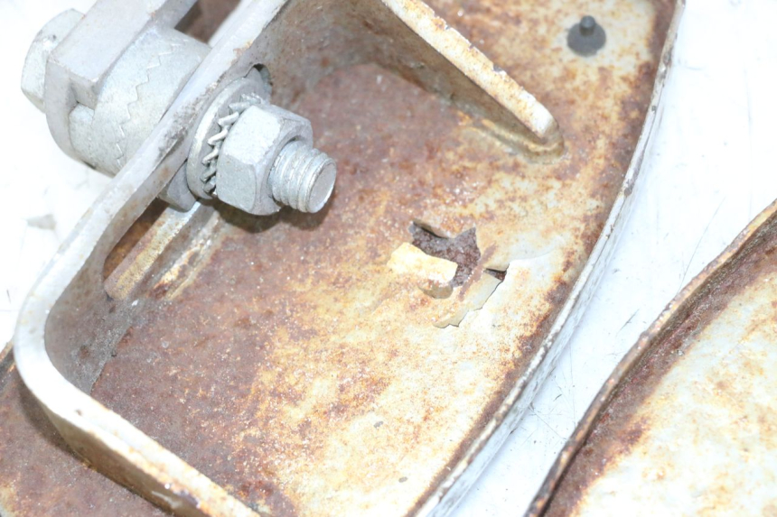 photo de ZESTAW PRZEDNICH PODNÓŻKÓW HYOSUNG GV AQUILA 125 (2000 - 2009) - Inny kąt widzenia