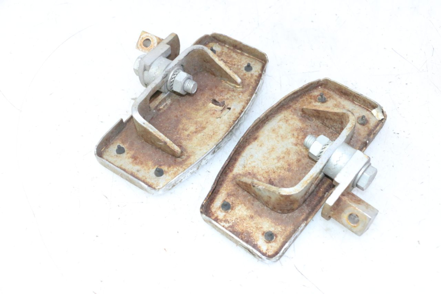 photo de ZESTAW PRZEDNICH PODNÓŻKÓW HYOSUNG GV AQUILA 125 (2000 - 2009) - Punkty mocowania