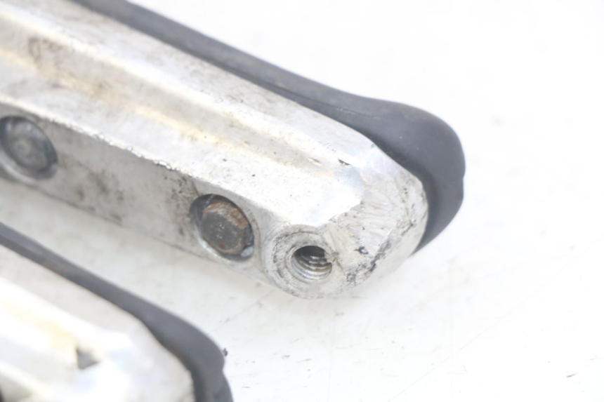 photo de ZESTAW PRZEDNICH PODNÓŻKÓW HONDA CBR F SC25 1000 (1989 - 1992) - Zbliżenie techniczne