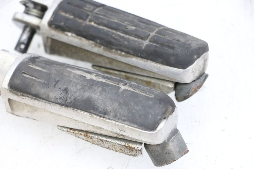 photo de ZESTAW PRZEDNICH PODNÓŻKÓW YAMAHA FJR ABS 1300 (2006 - 2012) - Punkty mocowania