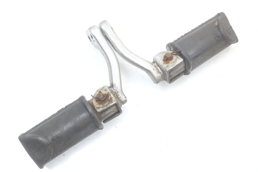 photo de ZESTAW PRZEDNICH PODNÓŻKÓW SUZUKI GN 125 (1997 - 2000) - Zbliżenie techniczne