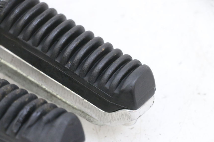 photo de ZESTAW PRZEDNICH PODNÓŻKÓW SUZUKI GSF N BANDIT 600 (1996 - 1999) - Punkty mocowania