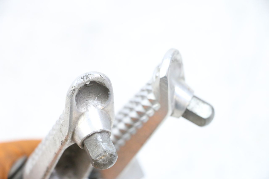 photo de ZESTAW PRZEDNICH PODNÓŻKÓW SUZUKI GSXR GSX-R 1000 (2003 - 2004) - Szczegół części