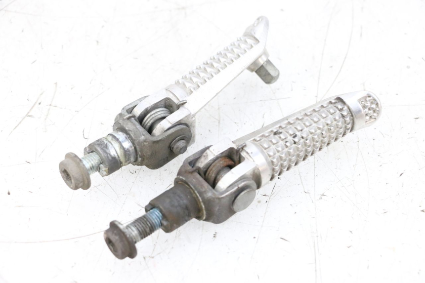 photo de ZESTAW PRZEDNICH PODNÓŻKÓW SUZUKI GSXR GSX-R 1000 (2003 - 2004) - Zbliżenie techniczne